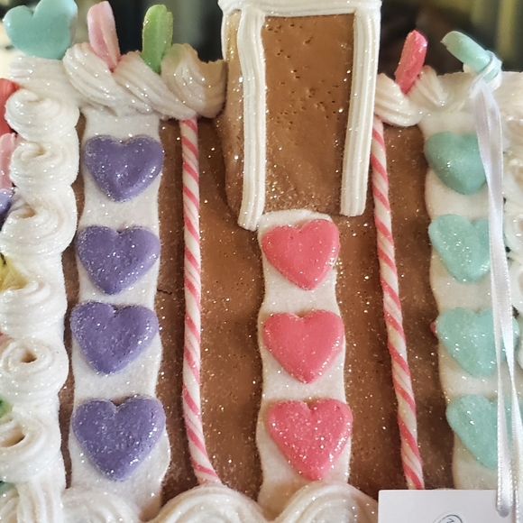 Pastel Hearts Valentines Gingerbread House-NWT - Picture 8 of 9
